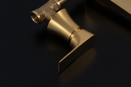 Смеситель для раковины Daniel Diva DV5022DP, золото брашированное